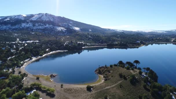 Antenn Drönare Scen Alumine Sjön Villa Pehuenia Moquehue Neuquen Patagonien — Stockvideo