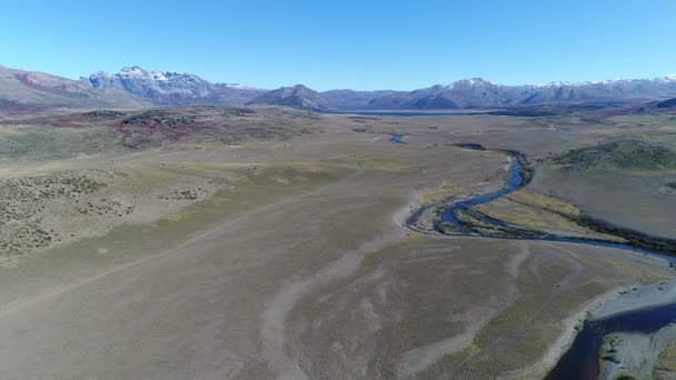 Escena Aérea Drones Estepa Río Nahueve Lago Epu Lauquen Neuquén — Vídeo de stock