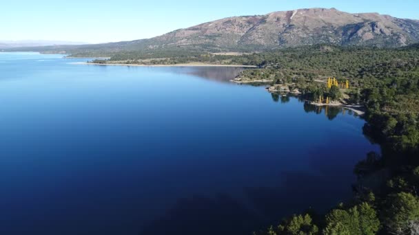 Escena Aérea Del Dron Del Lago Alumine Cámara Viaja Hacia — Vídeos de Stock