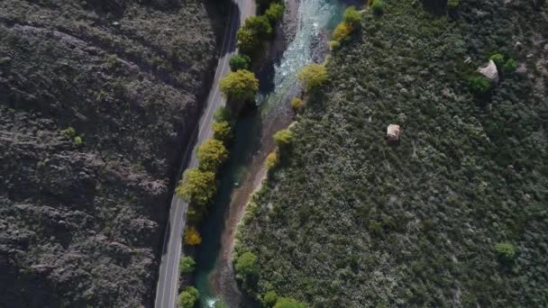 Εναέριο Κηφήνα Σκηνή Προβολή Επάνω Από Φαράγγι Του Ποταμού Atuel — Αρχείο Βίντεο