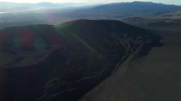 Luchtfoto Drone Scène Van Donkere Zwarte Bedding Van Lava Uit — Stockvideo