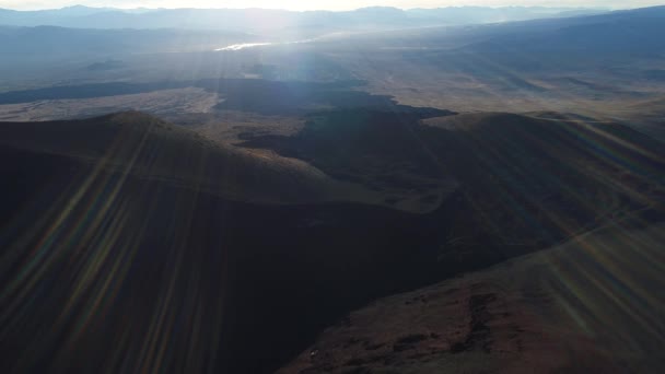 Luchtfoto Drone Scène Van Donkere Zwarte Bedding Van Lava Uit — Stockvideo