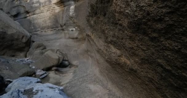 Caminando Dentro Lapillis Del Volcán Hidromagmático Malacara Pequeño Cañón Volcán — Vídeo de stock