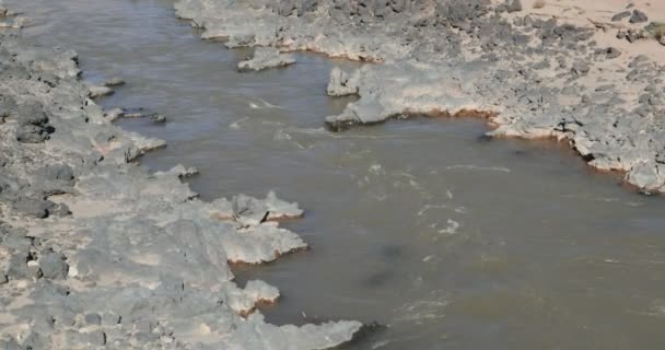 Detail Des Rio Grande Mendoza Cuyo Argentinien Rotes Wasser Fließt — Stockvideo