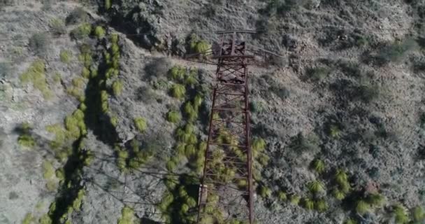 空中无人机现场的缆车 Chilecito Mejicana 马尔贝克山脉中部高大塔楼的一般景观 相机开始 Senital 末端与结构的横向视图 — 图库视频影像