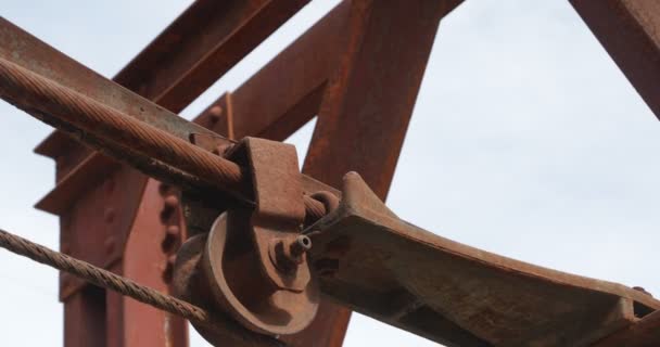 Mejicana 旧缆车 Chilecito Mejicana 系统的铁缆和车轮的详细信息 相机横向移动 拉里奥哈国家工业遗产 — 图库视频影像