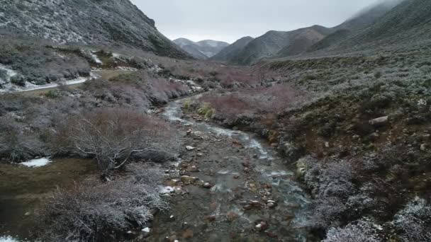 Drohnen Szene Eines Verschneiten Tals Mit Einem Tunuyanischen Fluss Und — Stockvideo