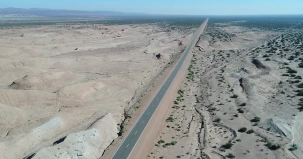 Cena Drone Aéreo Rota Entre Formações Geológicas Montanhas Arenito Erodidas — Vídeo de Stock