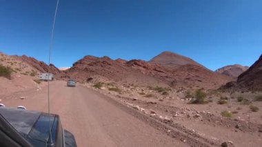 4 x 4 van ile çakıl yol Brava Lagoon, yüksek dağlar, deniz seviyesinden 4300 metre yol üzerinden seyahat. Macera., la rioja, Arjantin, Cuyo bölgesinde. Çeşitli araba ön. Araba kanca Detayı.