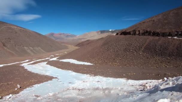 Paisagem Deserta Grande Vale Com Montanhas Coloridas Fundo Encostas Arenosas — Vídeo de Stock