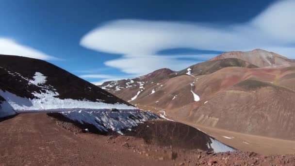 Traveling Gravel Road Black Red Yellow Mountain Landscape Desertic Slopes — Stock Video