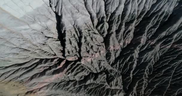 Escena Aérea Drones Coloridas Montañas Hechas Arenisca Erosionada Montañas Famatina — Vídeos de Stock