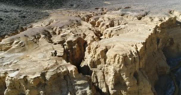 Famatina Dağlar Sarı Nehir Kanyonda Ocre Hava Dron Sahne Kamera — Stok video