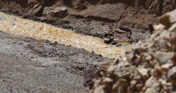 Detail Der Goldenen Wasserbewegung Des Gelben Flusses Der Ockerfarbenen Schlucht — Stockvideo