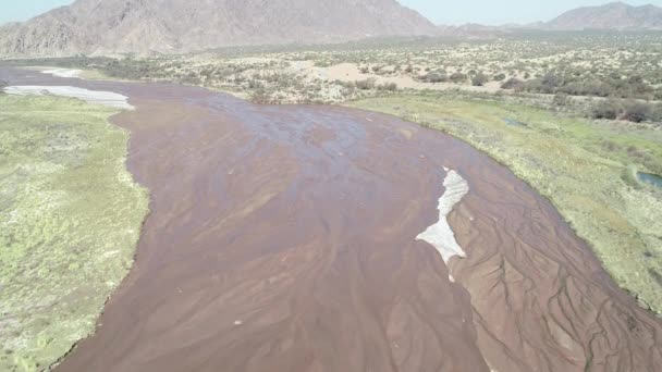 Luchtfoto Drone Scène Van Fiambala Meanderende Zand Rivier Duinen Met — Stockvideo