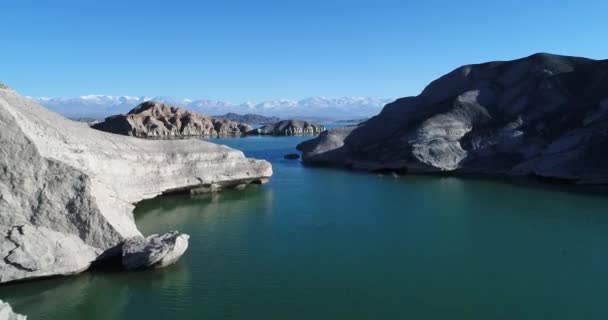 Scena Aerea Drone Del Lago Tramonto Con Isole Rocciose Centro — Video Stock