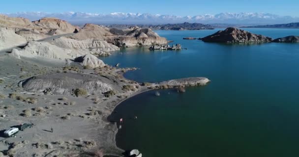 Letecká Drone Scéně Skalnatých Poloostrovů Ostrovů Cuesta Del Viento Jezera — Stock video