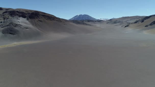 Luchtfoto Drone Scène Van Desertic Landschap Met Bergen Vulkaan Rotsachtige — Stockvideo