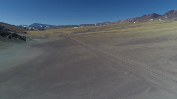 Karlı Derma Dağlar Desertic Yatay Anten Dron Sahne Kayalık Kuru — Stok video