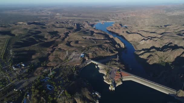 Drone Aereo Scena Della Diga Idroelettrica Reyunos Mendoza Argentina Veduta — Video Stock
