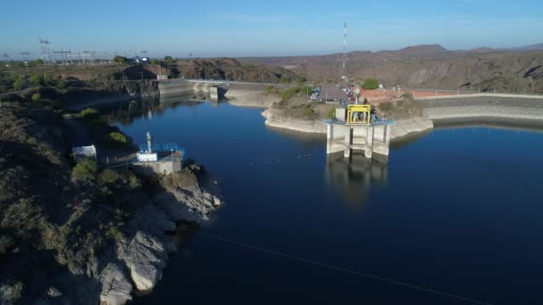 Escena Aérea Drones Presa Hidroeléctrica Reyunos Detalle Estructura Calles Parques — Vídeos de Stock