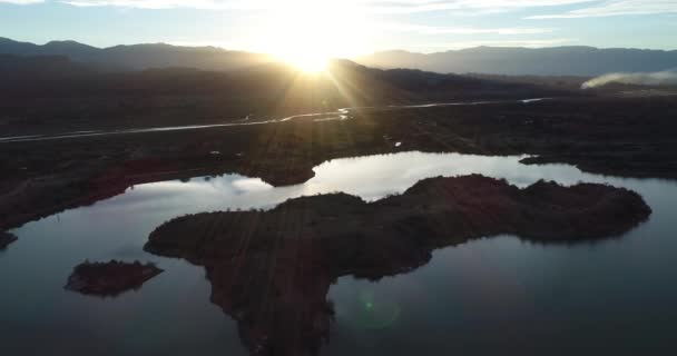 Antenowe Drone Scena Jeziora Rzeki Desaguadero Zachodzie Słońca Volume Light — Wideo stockowe