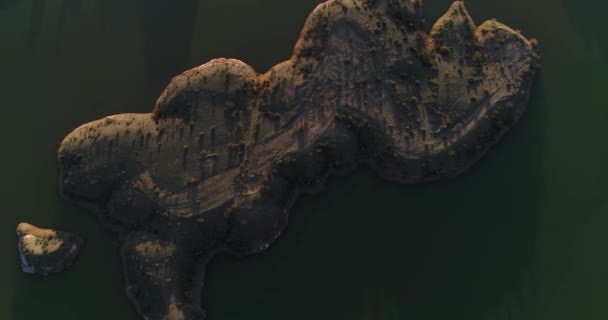 Luchtfoto Senital Drone Scène Van Eiland Lake Zonsondergang Gouden Uur — Stockvideo