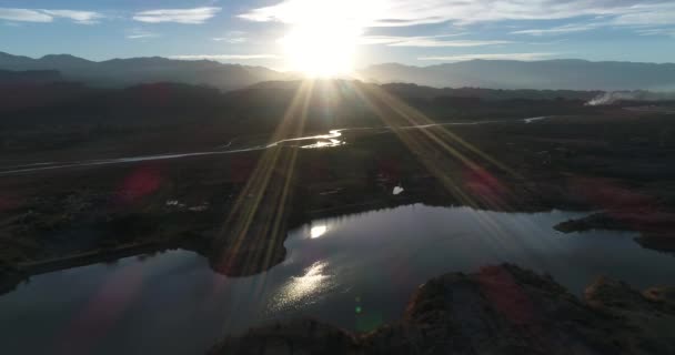 Drohnen Szene Des Sonnenuntergangs Mit Licht Lautstärke See Umgeben Von — Stockvideo