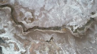 Sıcak nehir fark buharı Galan vocano caldera, beyaz tuzlu desertic ortamı, Senital hava dron sahne. Antofagasta de la Sierra, Catamarca, Argentina