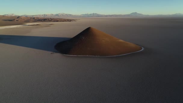 Aerial scene flying around natural pyramid at white and salar, general view of impressive cone. Sunrise time. Long shade and contrast. Cono de Arita, Salta, Argentina — Stock Video