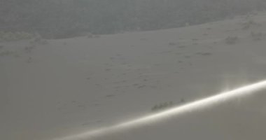 Gün batımında yüzeyüzerinde rüzgar esen kumul, kumul üst detay. Huancar tepeleri, Abra Pampa, Jujuy, Arjantin