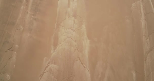 Dessus scène aérienne de drone de texture de sable dans les dunes de sable. Des schémas naturels. Abra Pampa, Jujuy, Argentine — Video