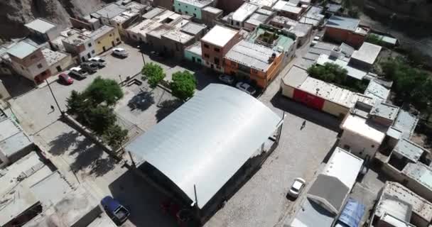 Aérea superior de la ciudad. Detalle de techos. Iruya, Salta, Argentina — Vídeos de Stock