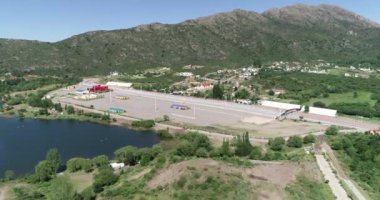 Pist pistleri için hava aracı altyapısı oluşturuldu. Araba yarışmaları için boş bir yer. Potrero de los Funes, San Luis, Arjantin