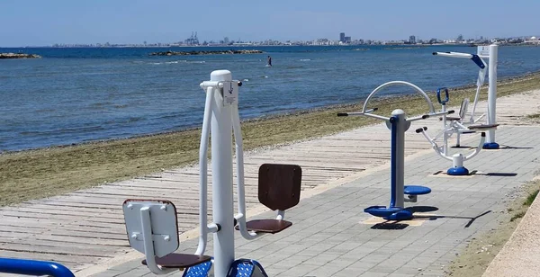 Larnaca 'daki Oroklini Sahili' nde halka açık spor salonu