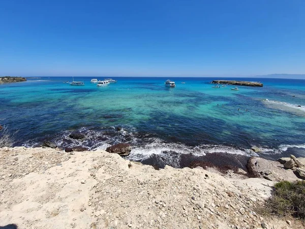 Akamas Yarımadası Kıbrıs adasındaki ünlü mavi göl 