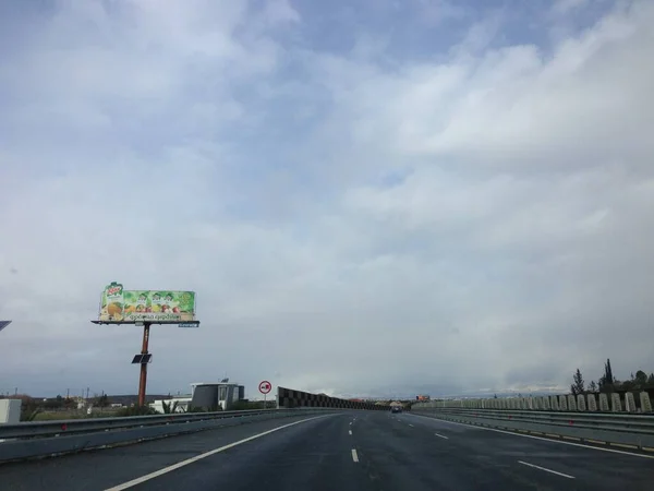 Limassol市とロシア自治体の近くのニコシアを結ぶ高速道路 — ストック写真