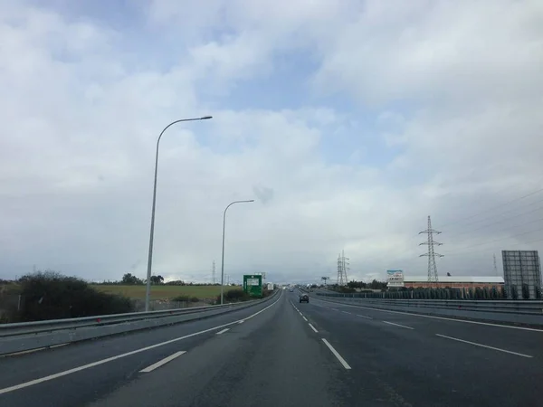 라시아 근처에 리마솔 니코시아를 연결하는 고속도로 — 스톡 사진