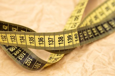 Sarı mezura. Makro atış. Seçici odak.