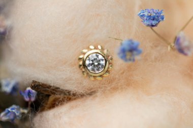 Çok güzel delen mücevherler. Makro atış. Seçici odak.