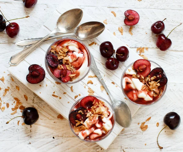 Cherry Yoghurt Smoothie Een Glas Bovenaanzicht — Stockfoto