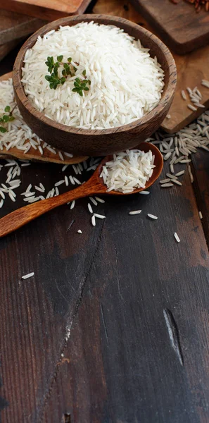 Basmati Pirinç Bir Kase Bir Kaşık Ile Yakın Çekim — Stok fotoğraf