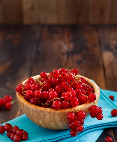 Ripe Red Currant Berries Bowl Blue Napkin — Stock Photo, Image