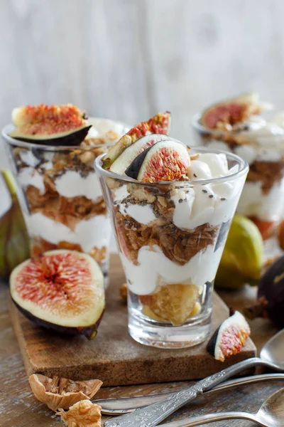 Řecký Jogurt Fíky Müsli Sklenici Zblízka — Stock fotografie