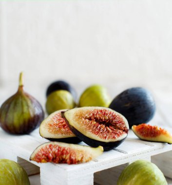 Taze mor ve yeşil incir yakın çekim