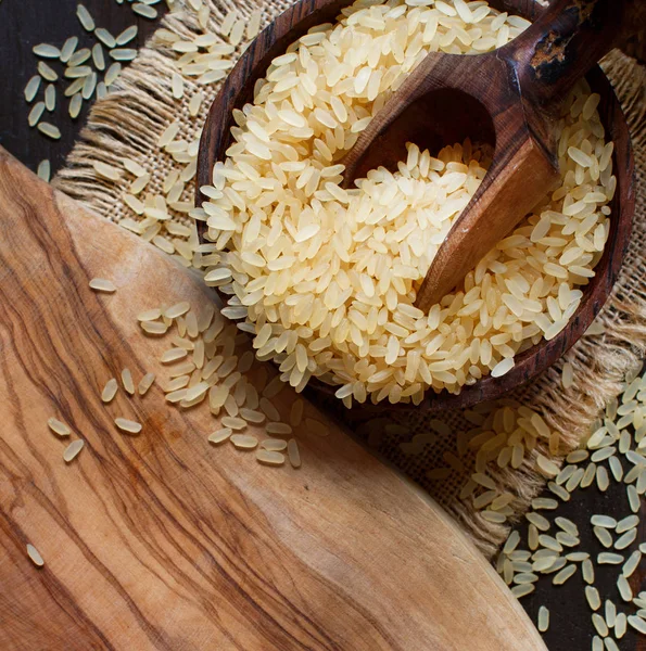 Dlouhozrnné Rýže Dřevěnou Lžící Pohled Shora — Stock fotografie
