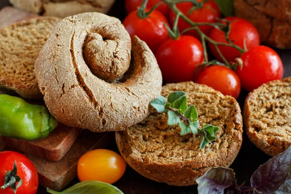 Frisella Pan Típico Del Sur Italia Con Verduras —  Fotos de Stock