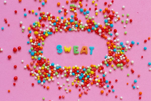 Ψεκάζει Πολύχρωμης Ζάχαρης Και Μια Γλυκιά Λέξη Φωτεινά Ροζ Φόντο — Φωτογραφία Αρχείου