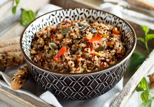 Tricolor Quinoa Legume Tocană Într Castron Vedere Sus — Fotografie, imagine de stoc