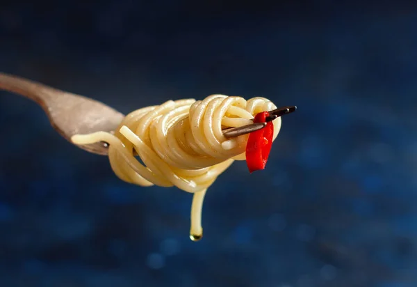 Spaghetti Garlic Olive Oil Hot Red Pepper — Stock Photo, Image